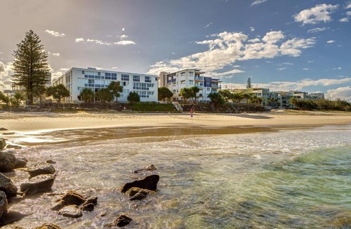 Kings Beach Apartment | Oceanfront Views at Rolling Surf Resort