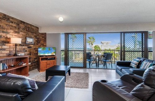Kings Beach Apartment | Oceanic Unit 4 Kings Beach QLD