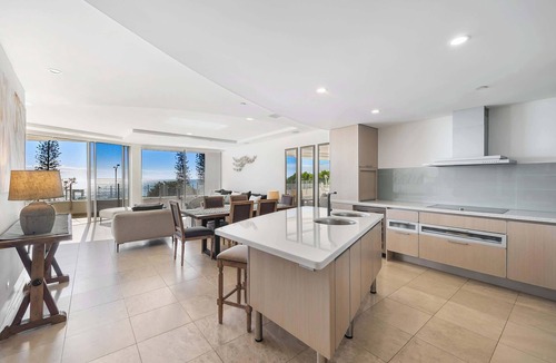 Mooloolaba Apartment | Oceans 203 Luxury Beachfront Apt