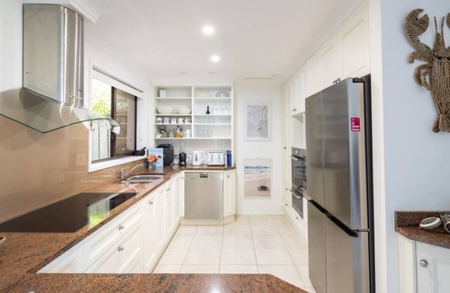 Caves Beach House | Oceans 21 Caves Beach 5BR Sleeps 13 Ocean Vi