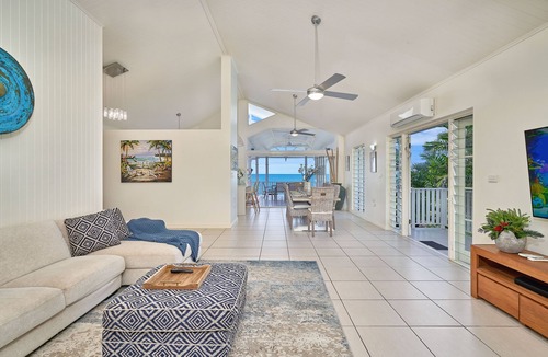Holloways Beach House | Oceans Edge, ocean and beach at your doorstep