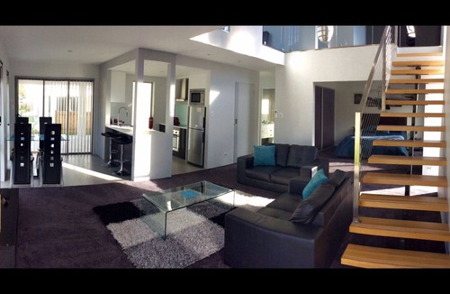 Devonport House | Oceans on Parker Pacific Townhouse