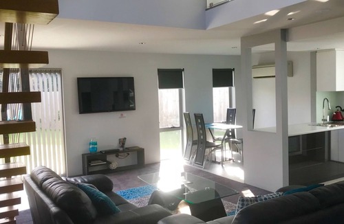 Devonport House | Oceans on Parker Pacific Townhouse