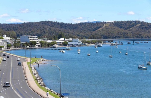 Batemans Bay Apartment | Oceanside Apartment with Bay Views