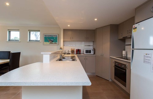 Broadwater Resort | Oceanside - Unit 6 1Oceanside is a 3 bedroom apartment. Located inside the Cape View Resort