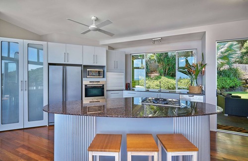 Palm Cove House | Oceanview Family Retreat w/Private Pool & Fast WiFi