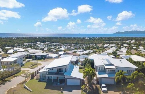 Bushland Beach House | Oceanview Luxe | 6BR Escape