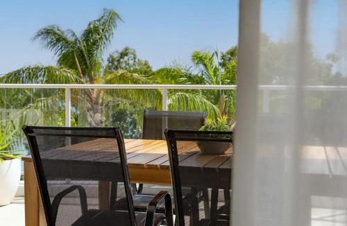 Urangan Apartment | Oceanview Oasis