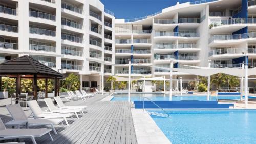 Urangan Apartment | Oceanview Oasis