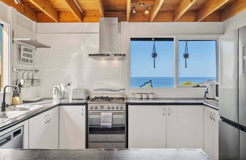 Blackmans Bay House | "Oceanview Retreat" - 20kms from CBD - Sleeps 8