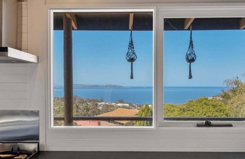 Blackmans Bay House | "Oceanview Retreat" - 20kms from CBD - Sleeps 8