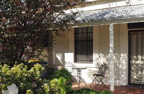 Parkside Cottage | Odeon Cottage - Harriett's Cottage Accommodation