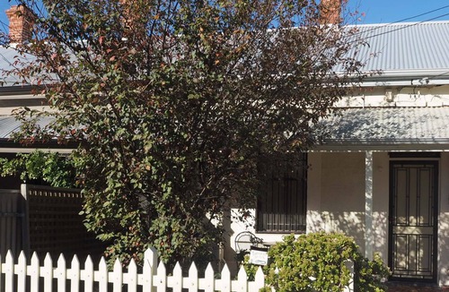 Parkside Cottage | Odeon Cottage - Harriett's Cottage Accommodation