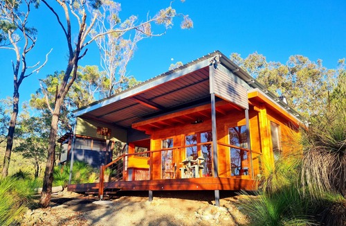 Widgee House | Off-grid bliss: Cozy retreat immersed in Australian Bush Mountain stunning views