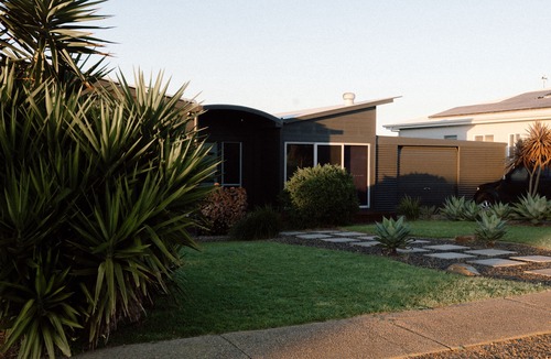 Middleton House | Offshore Beach House - Wi-fi & linen included