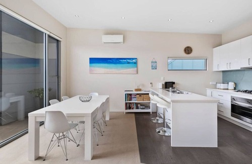 Ocean Grove Apartment | OG- By the Sea, 400m to Beach By Host on the Coast