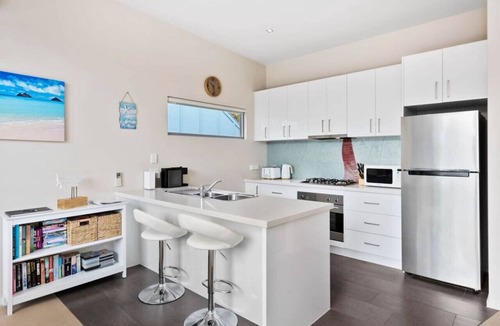 Ocean Grove Apartment | OG- By the Sea, 400m to Beach By Host on the Coast