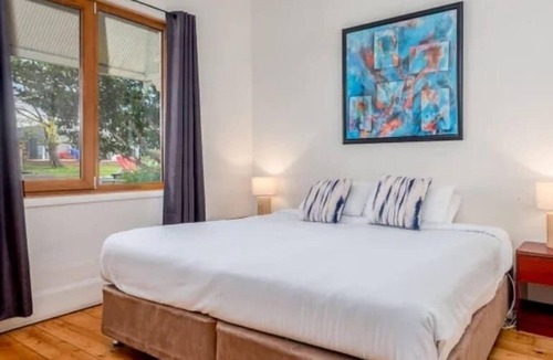 Bathurst Cottage | Old George · MèRose Place - Cottage on George