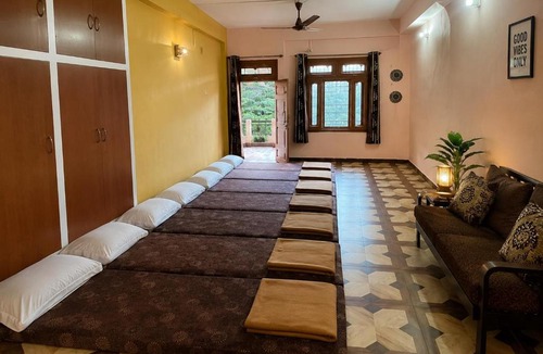 Pithoragarh Apartment | Old Mountain Home