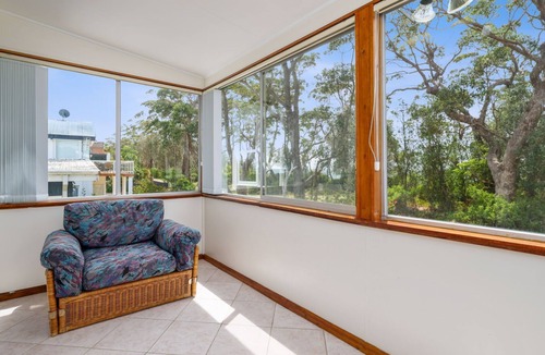 Vincentia Apartment | On Collingwood Beach by Book Jervis Bay - Upstairs Apartment