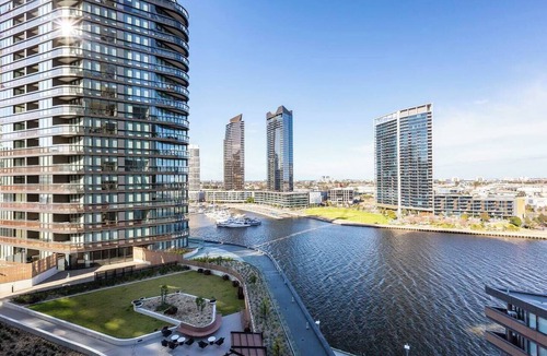 Docklands Apartment | On the River A Resort style Retreat in Docklands