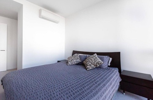 Docklands Apartment | On the River - A Resort-style Retreat in Docklands
