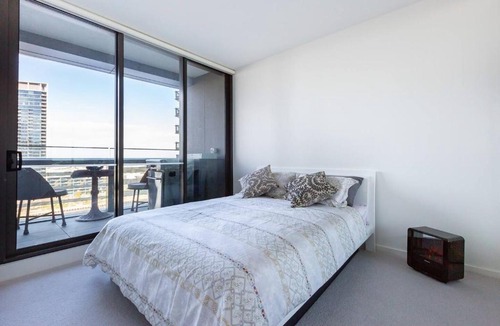Docklands Apartment | On the River - A Resort-style Retreat in Docklands