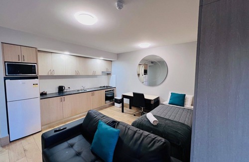 Hamilton Apartment | One Bedroom Deluxe Spa Apartment