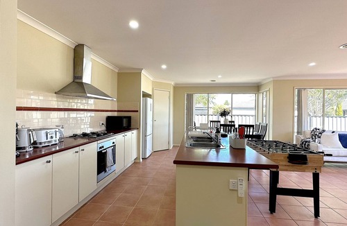 Point Cook House | Open Range Zoo/Supper Comfortable Beds/Shopping Center