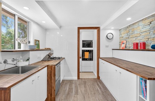 Aldinga Beach House | Open the door, to a stay with it all!