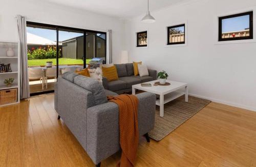 Sellicks Beach House | Oriana Grande- 5 Bdrm Sleeps 14 Beach View Wifi