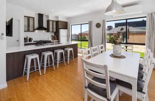 Sellicks Beach House | Oriana Grande- 5 Bdrm Sleeps 14 Beach View Wifi