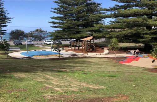 Macmasters Beach House | Original Lakefront Cottage