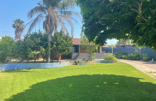 Mandurah House | Ormsby Terrace. Leave car in drive. Beach across the road. Walk to Marina/Town