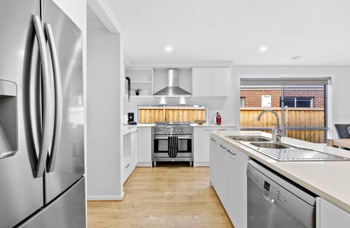 Armstrong Creek House | OSCAR - A Tranquil Armstrong Creek Home + NETFLIX