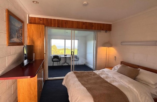 Lavers Hill Hotel | Otway Junction Motor Inn