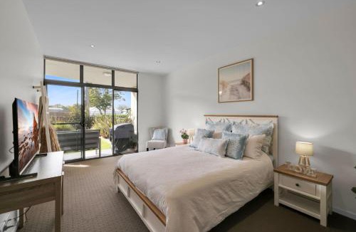 Huskisson Apartment | Our Beach House at Husky by Book Jervis Bay - Coastal Couples Escape