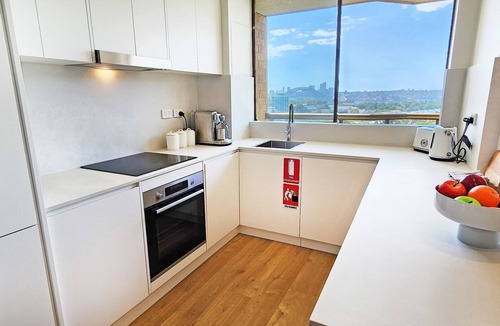 Darlinghurst Apartment | Outstanding Opera House & Harbour Bridge Views