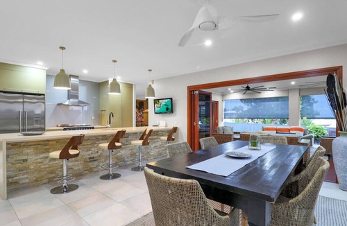 Kanimbla House | Oversized Luxury- A Corporate/Family Heaven