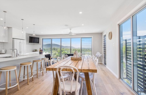 Crescent Head House | PACIFIC HOUSE - LUXURY HOLIDAY HOME WITH OCEAN VIEWS