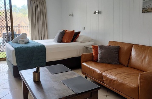 Marcoola Hotel | Pacific Palms Motor Inn