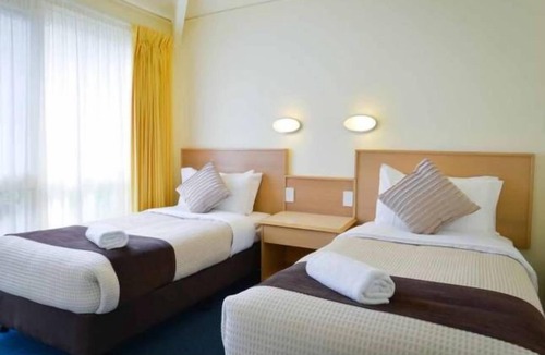 Boomerang Beach House | Pacific Palms Resort - Elizabeth Beach