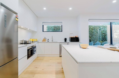 Box Hill North Condo | Packham Enclave No.3
