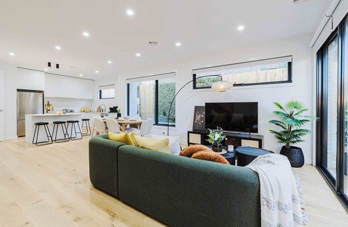 Box Hill North Condo | Packham Enclave No.3