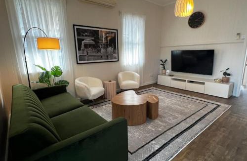 Paddington House | Paddington Springs - Pool & Pet Friendly House