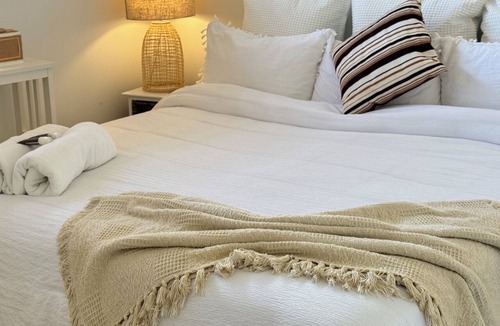Culburra Beach Bed & Breakfast | Palacete Beach - King Suite/Pool