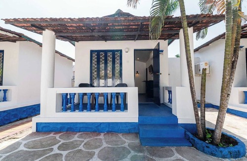 Lonavala Villa | Palette Santorini Pool Mountain View