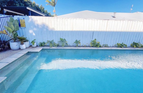 Coomera House | Palm Breeze Luxury House With A Private Pool