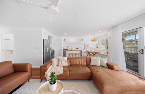 Maroochydore House | Palm Cove Retreat - Walk to Beach & CBD