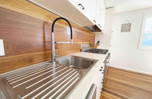 Towradgi Apartment | Palm Rest | 2BR Beachside Escape On Towradgi Beach